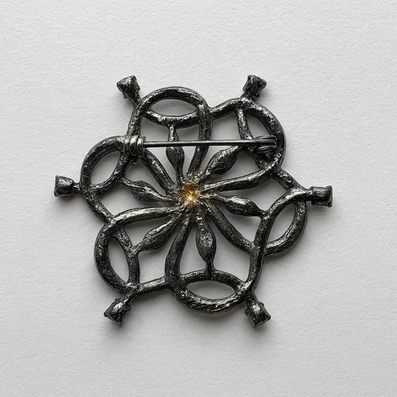 Vintage Black Gem Floral Brooch with Pearl Center – 2” Diameter - Picture 3 of 5